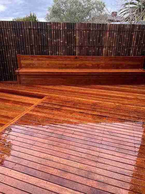 Deck with L-shaped Bench Seating