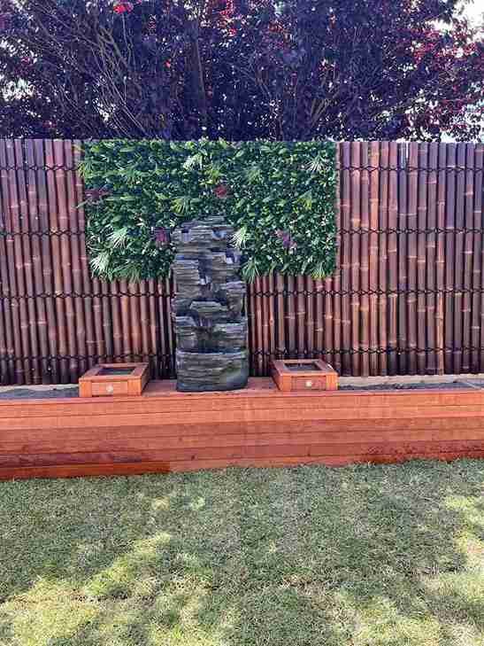 Rock-style Water Feature with Ivy Backdrop